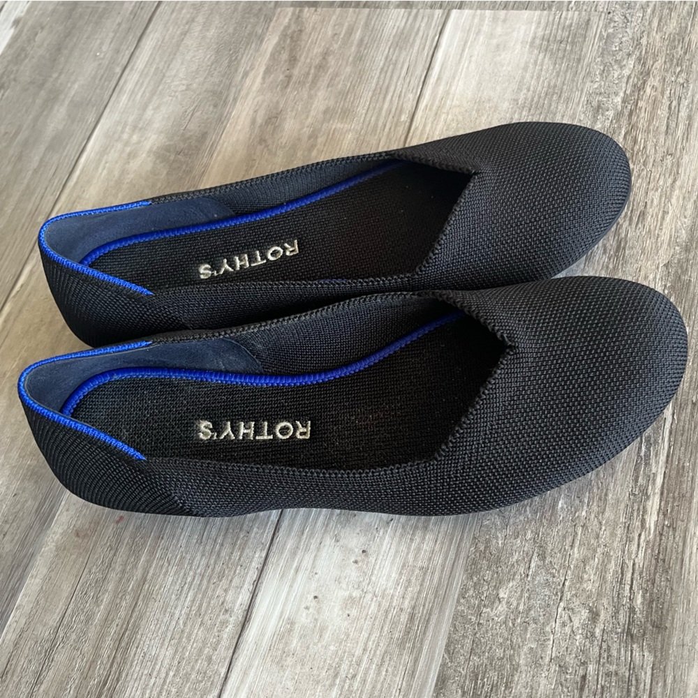 Rothy’s Black The Flat (Round). 8W (wide). Barely worn. Bought the wrong size.